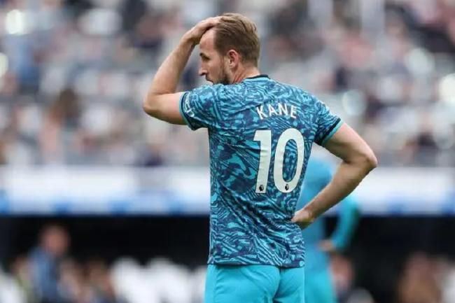 他把舌头伸入我的下面