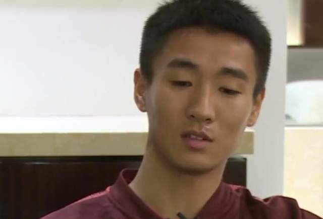贺朝在谢俞里面塞笔