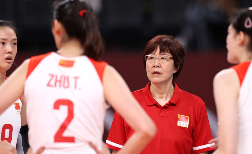 美女比基尼被c